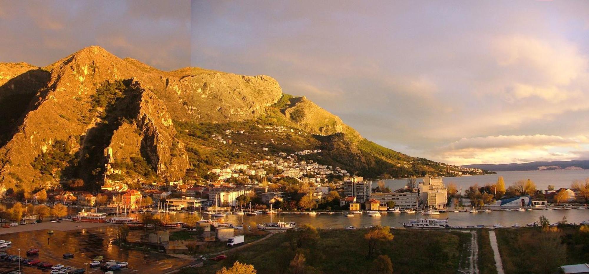 Luxury City Centre Apartment With Stunning View Omis Bagian luar foto